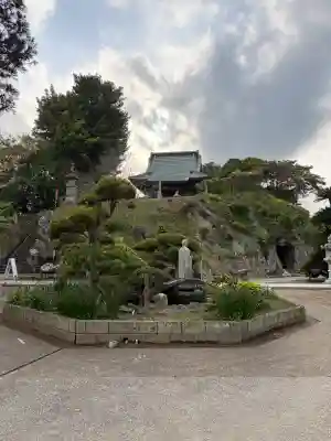 住吉寺の{uncategorized: "未分類", other: "その他", undefined: "問題あり", building: "その他建物", grave: "お墓", sacred_gate: "鳥居", guardian: "狛犬", statue: "像", buddha: "仏像", history: "歴史", nature: "自然", garden: "庭園", animal: "動物", pagoda: "塔", temizu: "手水舎", mountain_gate: "山門・神門", sanctuary: "本殿・本堂", subordinate: "末社・摂社", art: "芸術", scenery: "景色", jizo: "地蔵", ema: "絵馬", goshuin: "御朱印", omikuji: "おみくじ", items: "授与品その他", amulet: "お守り", goshuincho: "御朱印帳", eats: "食事", festival: "お祭り", votive_dance: "神楽", shichigosan: "七五三参", wedding: "結婚式", experience: "体験その他", initially: "初詣", around: "周辺", anti_infection: "感染症対策"}