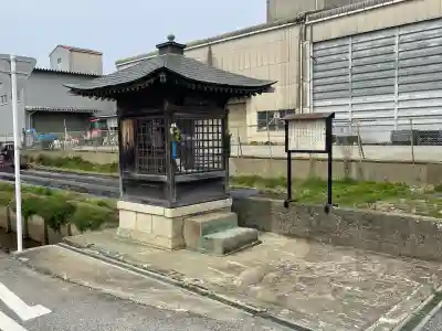 南川船着地蔵尊の{uncategorized: "未分類", other: "その他", undefined: "問題あり", building: "その他建物", grave: "お墓", sacred_gate: "鳥居", guardian: "狛犬", statue: "像", buddha: "仏像", history: "歴史", nature: "自然", garden: "庭園", animal: "動物", pagoda: "塔", temizu: "手水舎", mountain_gate: "山門・神門", sanctuary: "本殿・本堂", subordinate: "末社・摂社", art: "芸術", scenery: "景色", jizo: "地蔵", ema: "絵馬", goshuin: "御朱印", omikuji: "おみくじ", items: "授与品その他", amulet: "お守り", goshuincho: "御朱印帳", eats: "食事", festival: "お祭り", votive_dance: "神楽", shichigosan: "七五三参", wedding: "結婚式", experience: "体験その他", initially: "初詣", around: "周辺", anti_infection: "感染症対策"}