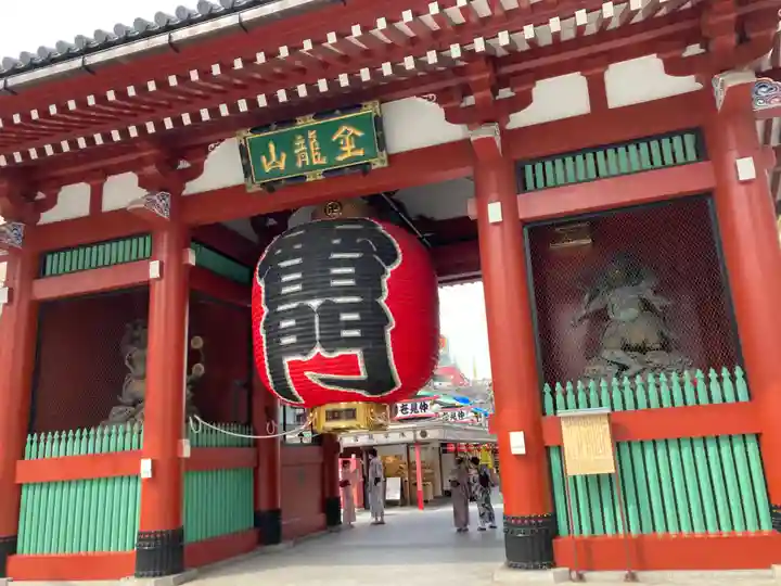 浅草寺の山門・神門