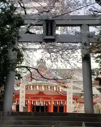 玉造稲荷神社の鳥居