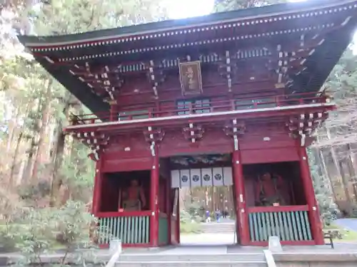 御岩神社の山門・神門