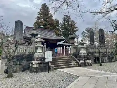 清瀧権現堂・地主妙見宮の{uncategorized: "未分類", other: "その他", undefined: "問題あり", building: "その他建物", grave: "お墓", sacred_gate: "鳥居", guardian: "狛犬", statue: "像", buddha: "仏像", history: "歴史", nature: "自然", garden: "庭園", animal: "動物", pagoda: "塔", temizu: "手水舎", mountain_gate: "山門・神門", sanctuary: "本殿・本堂", subordinate: "末社・摂社", art: "芸術", scenery: "景色", jizo: "地蔵", ema: "絵馬", goshuin: "御朱印", omikuji: "おみくじ", items: "授与品その他", amulet: "お守り", goshuincho: "御朱印帳", eats: "食事", festival: "お祭り", votive_dance: "神楽", shichigosan: "七五三参", wedding: "結婚式", experience: "体験その他", initially: "初詣", around: "周辺", anti_infection: "感染症対策"}