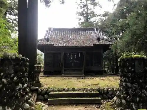 天山神社の本殿