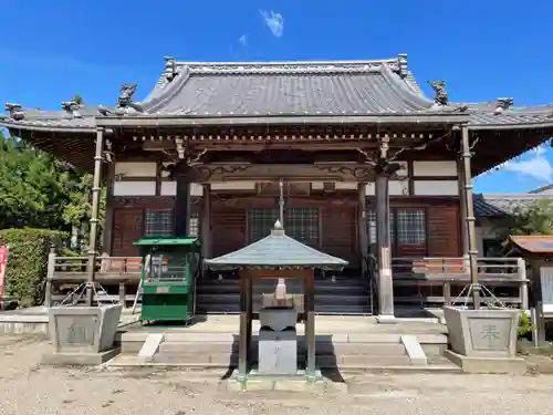 持佛寺の本殿・本堂