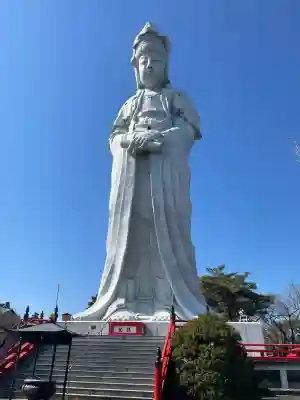 観音山慈眼院(高崎観音)の{uncategorized: "未分類", other: "その他", undefined: "問題あり", building: "その他建物", grave: "お墓", sacred_gate: "鳥居", guardian: "狛犬", statue: "像", buddha: "仏像", history: "歴史", nature: "自然", garden: "庭園", animal: "動物", pagoda: "塔", temizu: "手水舎", mountain_gate: "山門・神門", sanctuary: "本殿・本堂", subordinate: "末社・摂社", art: "芸術", scenery: "景色", jizo: "地蔵", ema: "絵馬", goshuin: "御朱印", omikuji: "おみくじ", items: "授与品その他", amulet: "お守り", goshuincho: "御朱印帳", eats: "食事", festival: "お祭り", votive_dance: "神楽", shichigosan: "七五三参", wedding: "結婚式", experience: "体験その他", initially: "初詣", around: "周辺", anti_infection: "感染症対策"}