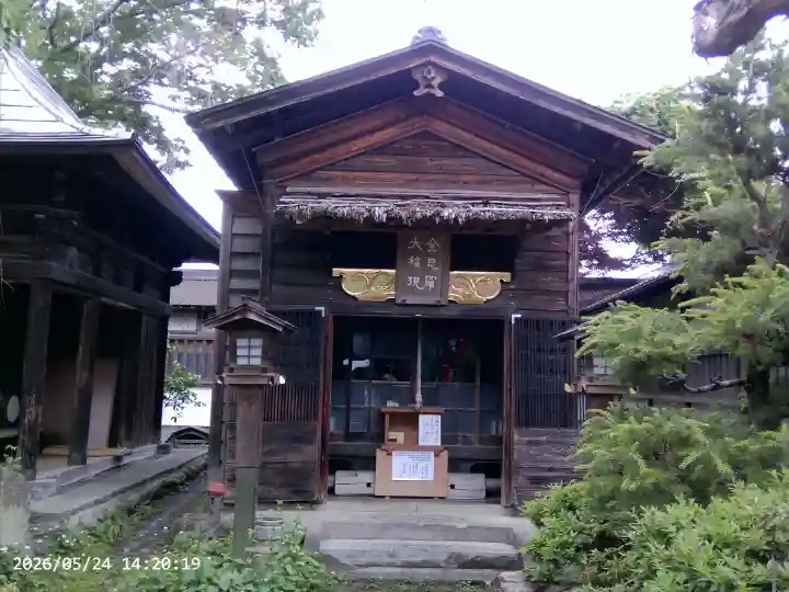 西光寺の{uncategorized: "未分類", other: "その他", undefined: "問題あり", building: "その他建物", grave: "お墓", sacred_gate: "鳥居", guardian: "狛犬", statue: "像", buddha: "仏像", history: "歴史", nature: "自然", garden: "庭園", animal: "動物", pagoda: "塔", temizu: "手水舎", mountain_gate: "山門・神門", sanctuary: "本殿・本堂", subordinate: "末社・摂社", art: "芸術", scenery: "景色", jizo: "地蔵", ema: "絵馬", goshuin: "御朱印", omikuji: "おみくじ", items: "授与品その他", amulet: "お守り", goshuincho: "御朱印帳", eats: "食事", festival: "お祭り", votive_dance: "神楽", shichigosan: "七五三参", wedding: "結婚式", experience: "体験その他", initially: "初詣", around: "周辺", anti_infection: "感染症対策"}