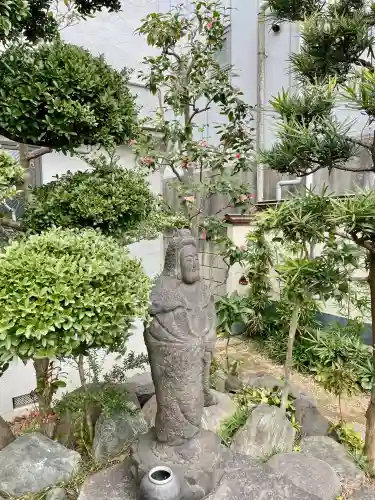 龍光寺の{uncategorized: "未分類", other: "その他", undefined: "問題あり", building: "その他建物", grave: "お墓", sacred_gate: "鳥居", guardian: "狛犬", statue: "像", buddha: "仏像", history: "歴史", nature: "自然", garden: "庭園", animal: "動物", pagoda: "塔", temizu: "手水舎", mountain_gate: "山門・神門", sanctuary: "本殿・本堂", subordinate: "末社・摂社", art: "芸術", scenery: "景色", jizo: "地蔵", ema: "絵馬", goshuin: "御朱印", omikuji: "おみくじ", items: "授与品その他", amulet: "お守り", goshuincho: "御朱印帳", eats: "食事", festival: "お祭り", votive_dance: "神楽", shichigosan: "七五三参", wedding: "結婚式", experience: "体験その他", initially: "初詣", around: "周辺", anti_infection: "感染症対策"}