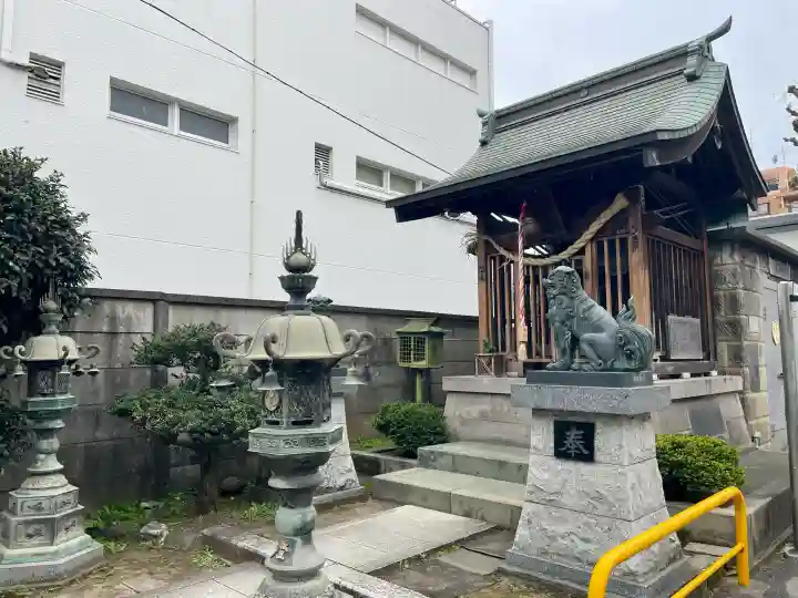 成増氷川神社の{uncategorized: "未分類", other: "その他", undefined: "問題あり", building: "その他建物", grave: "お墓", sacred_gate: "鳥居", guardian: "狛犬", statue: "像", buddha: "仏像", history: "歴史", nature: "自然", garden: "庭園", animal: "動物", pagoda: "塔", temizu: "手水舎", mountain_gate: "山門・神門", sanctuary: "本殿・本堂", subordinate: "末社・摂社", art: "芸術", scenery: "景色", jizo: "地蔵", ema: "絵馬", goshuin: "御朱印", omikuji: "おみくじ", items: "授与品その他", amulet: "お守り", goshuincho: "御朱印帳", eats: "食事", festival: "お祭り", votive_dance: "神楽", shichigosan: "七五三参", wedding: "結婚式", experience: "体験その他", initially: "初詣", around: "周辺", anti_infection: "感染症対策"}