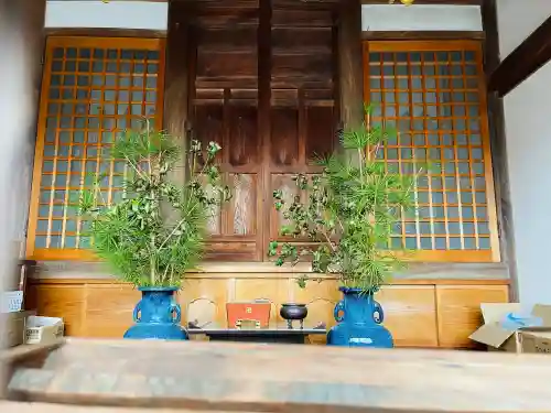 牛飼地蔵堂(元福泉寺)の{uncategorized: "未分類", other: "その他", undefined: "問題あり", building: "その他建物", grave: "お墓", sacred_gate: "鳥居", guardian: "狛犬", statue: "像", buddha: "仏像", history: "歴史", nature: "自然", garden: "庭園", animal: "動物", pagoda: "塔", temizu: "手水舎", mountain_gate: "山門・神門", sanctuary: "本殿・本堂", subordinate: "末社・摂社", art: "芸術", scenery: "景色", jizo: "地蔵", ema: "絵馬", goshuin: "御朱印", omikuji: "おみくじ", items: "授与品その他", amulet: "お守り", goshuincho: "御朱印帳", eats: "食事", festival: "お祭り", votive_dance: "神楽", shichigosan: "七五三参", wedding: "結婚式", experience: "体験その他", initially: "初詣", around: "周辺", anti_infection: "感染症対策"}