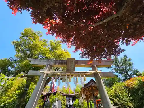 横浜御嶽神社の鳥居