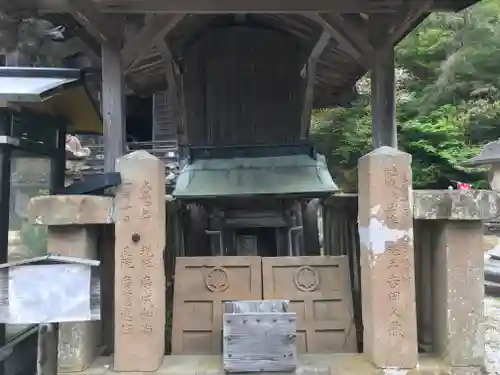 摩尼寺の建物その他