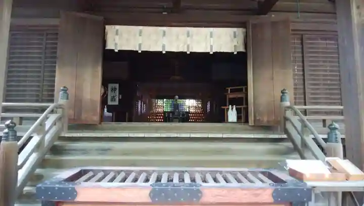 諏方神社の本殿・本堂