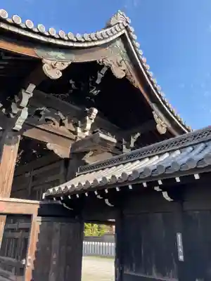 本徳寺の山門・神門