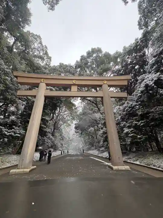 明治神宮の{uncategorized: "未分類", other: "その他", undefined: "問題あり", building: "その他建物", grave: "お墓", sacred_gate: "鳥居", guardian: "狛犬", statue: "像", buddha: "仏像", history: "歴史", nature: "自然", garden: "庭園", animal: "動物", pagoda: "塔", temizu: "手水舎", mountain_gate: "山門・神門", sanctuary: "本殿・本堂", subordinate: "末社・摂社", art: "芸術", scenery: "景色", jizo: "地蔵", ema: "絵馬", goshuin: "御朱印", omikuji: "おみくじ", items: "授与品その他", amulet: "お守り", goshuincho: "御朱印帳", eats: "食事", festival: "お祭り", votive_dance: "神楽", shichigosan: "七五三参", wedding: "結婚式", experience: "体験その他", initially: "初詣", around: "周辺", anti_infection: "感染症対策"}