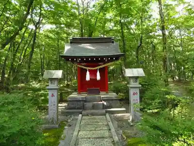 山中諏訪神社の末社・摂社