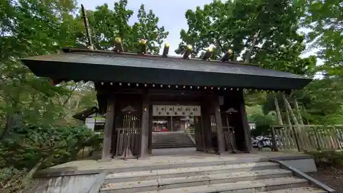 本輪西八幡神社の山門・神門