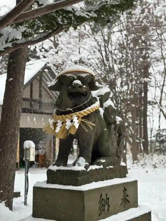 北広島市総鎮守 廣島神社の{uncategorized: "未分類", other: "その他", undefined: "問題あり", building: "その他建物", grave: "お墓", sacred_gate: "鳥居", guardian: "狛犬", statue: "像", buddha: "仏像", history: "歴史", nature: "自然", garden: "庭園", animal: "動物", pagoda: "塔", temizu: "手水舎", mountain_gate: "山門・神門", sanctuary: "本殿・本堂", subordinate: "末社・摂社", art: "芸術", scenery: "景色", jizo: "地蔵", ema: "絵馬", goshuin: "御朱印", omikuji: "おみくじ", items: "授与品その他", amulet: "お守り", goshuincho: "御朱印帳", eats: "食事", festival: "お祭り", votive_dance: "神楽", shichigosan: "七五三参", wedding: "結婚式", experience: "体験その他", initially: "初詣", around: "周辺", anti_infection: "感染症対策"}