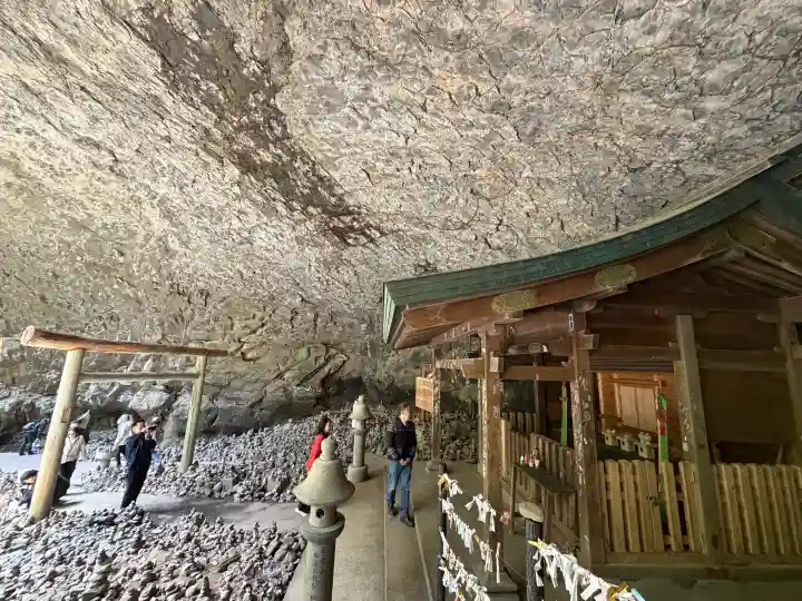 天岩戸神社の{uncategorized: "未分類", other: "その他", undefined: "問題あり", building: "その他建物", grave: "お墓", sacred_gate: "鳥居", guardian: "狛犬", statue: "像", buddha: "仏像", history: "歴史", nature: "自然", garden: "庭園", animal: "動物", pagoda: "塔", temizu: "手水舎", mountain_gate: "山門・神門", sanctuary: "本殿・本堂", subordinate: "末社・摂社", art: "芸術", scenery: "景色", jizo: "地蔵", ema: "絵馬", goshuin: "御朱印", omikuji: "おみくじ", items: "授与品その他", amulet: "お守り", goshuincho: "御朱印帳", eats: "食事", festival: "お祭り", votive_dance: "神楽", shichigosan: "七五三参", wedding: "結婚式", experience: "体験その他", initially: "初詣", around: "周辺", anti_infection: "感染症対策"}