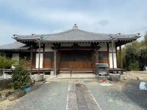 地蔵院の{uncategorized: "未分類", other: "その他", undefined: "問題あり", building: "その他建物", grave: "お墓", sacred_gate: "鳥居", guardian: "狛犬", statue: "像", buddha: "仏像", history: "歴史", nature: "自然", garden: "庭園", animal: "動物", pagoda: "塔", temizu: "手水舎", mountain_gate: "山門・神門", sanctuary: "本殿・本堂", subordinate: "末社・摂社", art: "芸術", scenery: "景色", jizo: "地蔵", ema: "絵馬", goshuin: "御朱印", omikuji: "おみくじ", items: "授与品その他", amulet: "お守り", goshuincho: "御朱印帳", eats: "食事", festival: "お祭り", votive_dance: "神楽", shichigosan: "七五三参", wedding: "結婚式", experience: "体験その他", initially: "初詣", around: "周辺", anti_infection: "感染症対策"}