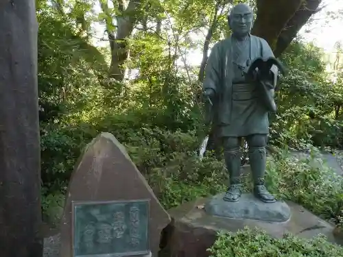 報徳二宮神社の像