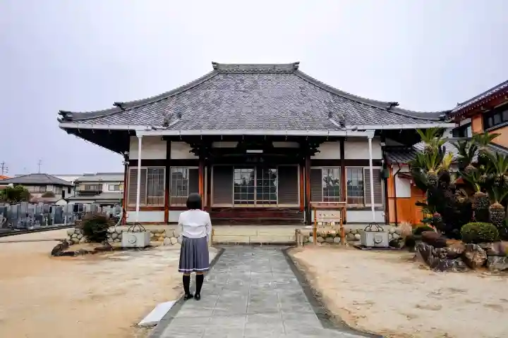 新光寺の本殿・本堂