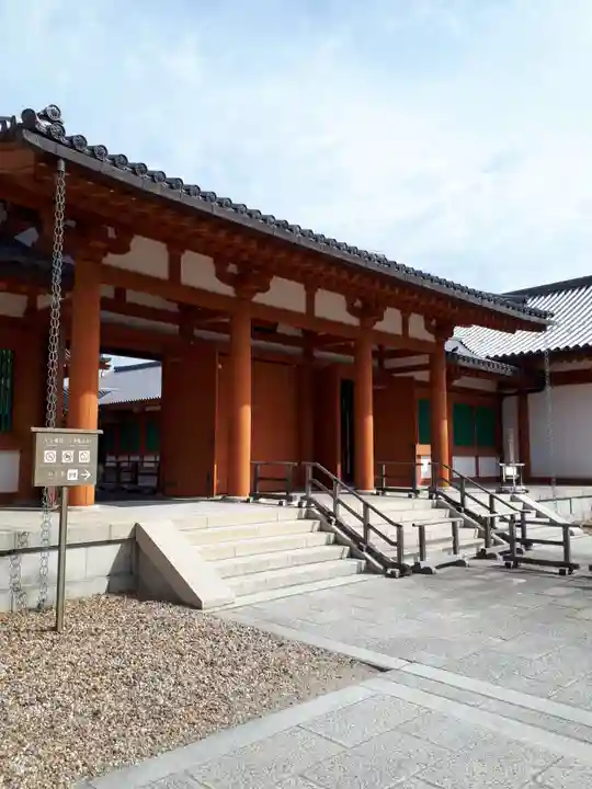 法隆寺の山門・神門
