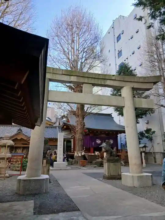 日本橋日枝神社の{uncategorized: "未分類", other: "その他", undefined: "問題あり", building: "その他建物", grave: "お墓", sacred_gate: "鳥居", guardian: "狛犬", statue: "像", buddha: "仏像", history: "歴史", nature: "自然", garden: "庭園", animal: "動物", pagoda: "塔", temizu: "手水舎", mountain_gate: "山門・神門", sanctuary: "本殿・本堂", subordinate: "末社・摂社", art: "芸術", scenery: "景色", jizo: "地蔵", ema: "絵馬", goshuin: "御朱印", omikuji: "おみくじ", items: "授与品その他", amulet: "お守り", goshuincho: "御朱印帳", eats: "食事", festival: "お祭り", votive_dance: "神楽", shichigosan: "七五三参", wedding: "結婚式", experience: "体験その他", initially: "初詣", around: "周辺", anti_infection: "感染症対策"}