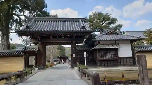 鹿苑寺（金閣寺）の山門