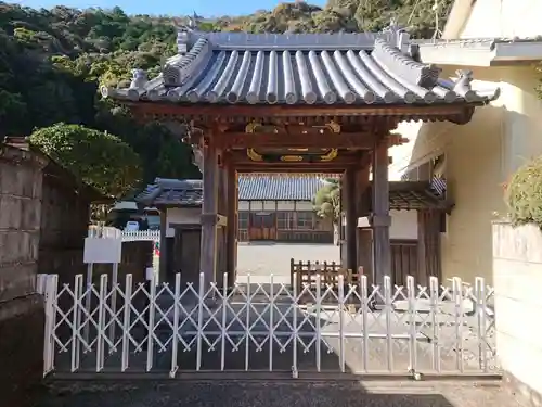 雲祥寺の山門