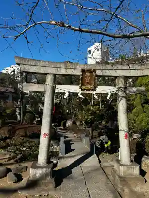 天祖諏訪神社の{uncategorized: "未分類", other: "その他", undefined: "問題あり", building: "その他建物", grave: "お墓", sacred_gate: "鳥居", guardian: "狛犬", statue: "像", buddha: "仏像", history: "歴史", nature: "自然", garden: "庭園", animal: "動物", pagoda: "塔", temizu: "手水舎", mountain_gate: "山門・神門", sanctuary: "本殿・本堂", subordinate: "末社・摂社", art: "芸術", scenery: "景色", jizo: "地蔵", ema: "絵馬", goshuin: "御朱印", omikuji: "おみくじ", items: "授与品その他", amulet: "お守り", goshuincho: "御朱印帳", eats: "食事", festival: "お祭り", votive_dance: "神楽", shichigosan: "七五三参", wedding: "結婚式", experience: "体験その他", initially: "初詣", around: "周辺", anti_infection: "感染症対策"}