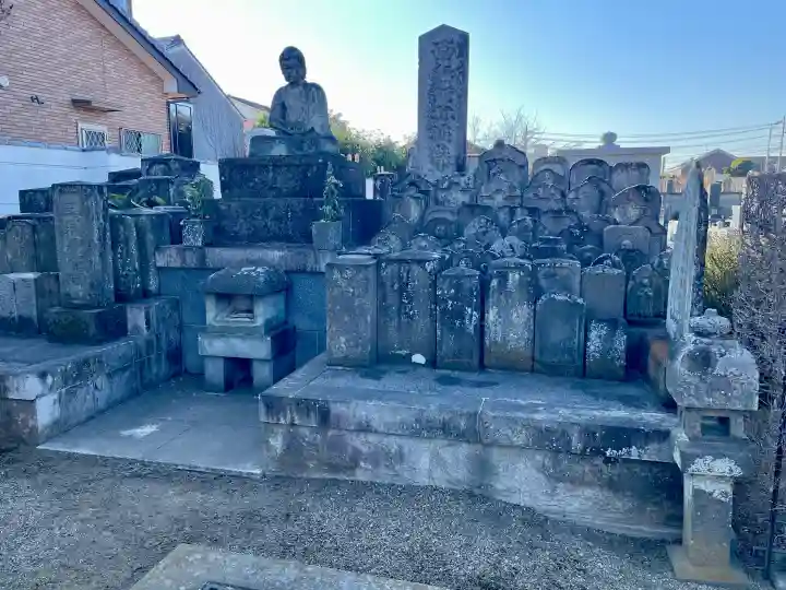 宝輪寺の{uncategorized: "未分類", other: "その他", undefined: "問題あり", building: "その他建物", grave: "お墓", sacred_gate: "鳥居", guardian: "狛犬", statue: "像", buddha: "仏像", history: "歴史", nature: "自然", garden: "庭園", animal: "動物", pagoda: "塔", temizu: "手水舎", mountain_gate: "山門・神門", sanctuary: "本殿・本堂", subordinate: "末社・摂社", art: "芸術", scenery: "景色", jizo: "地蔵", ema: "絵馬", goshuin: "御朱印", omikuji: "おみくじ", items: "授与品その他", amulet: "お守り", goshuincho: "御朱印帳", eats: "食事", festival: "お祭り", votive_dance: "神楽", shichigosan: "七五三参", wedding: "結婚式", experience: "体験その他", initially: "初詣", around: "周辺", anti_infection: "感染症対策"}