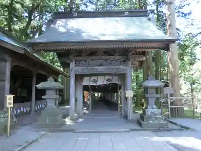 諏訪大社の山門・神門