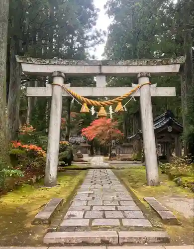 雄山神社中宮祈願殿(富山県)