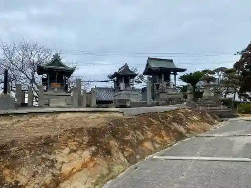 八幡神社の{uncategorized: "未分類", other: "その他", undefined: "問題あり", building: "その他建物", grave: "お墓", sacred_gate: "鳥居", guardian: "狛犬", statue: "像", buddha: "仏像", history: "歴史", nature: "自然", garden: "庭園", animal: "動物", pagoda: "塔", temizu: "手水舎", mountain_gate: "山門・神門", sanctuary: "本殿・本堂", subordinate: "末社・摂社", art: "芸術", scenery: "景色", jizo: "地蔵", ema: "絵馬", goshuin: "御朱印", omikuji: "おみくじ", items: "授与品その他", amulet: "お守り", goshuincho: "御朱印帳", eats: "食事", festival: "お祭り", votive_dance: "神楽", shichigosan: "七五三参", wedding: "結婚式", experience: "体験その他", initially: "初詣", around: "周辺", anti_infection: "感染症対策"}