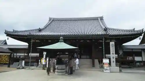 金倉寺の本殿・本堂