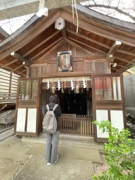 馬橋稲荷神社の末社・摂社