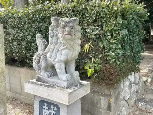 仲神社の狛犬