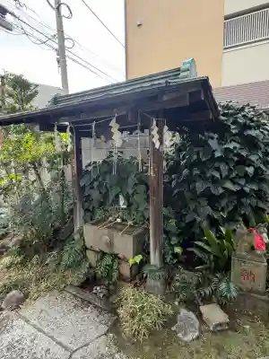 四谷於岩稲荷田宮神社の{uncategorized: "未分類", other: "その他", undefined: "問題あり", building: "その他建物", grave: "お墓", sacred_gate: "鳥居", guardian: "狛犬", statue: "像", buddha: "仏像", history: "歴史", nature: "自然", garden: "庭園", animal: "動物", pagoda: "塔", temizu: "手水舎", mountain_gate: "山門・神門", sanctuary: "本殿・本堂", subordinate: "末社・摂社", art: "芸術", scenery: "景色", jizo: "地蔵", ema: "絵馬", goshuin: "御朱印", omikuji: "おみくじ", items: "授与品その他", amulet: "お守り", goshuincho: "御朱印帳", eats: "食事", festival: "お祭り", votive_dance: "神楽", shichigosan: "七五三参", wedding: "結婚式", experience: "体験その他", initially: "初詣", around: "周辺", anti_infection: "感染症対策"}