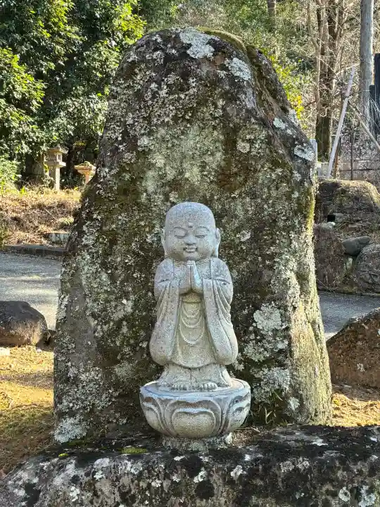 本立寺の{uncategorized: "未分類", other: "その他", undefined: "問題あり", building: "その他建物", grave: "お墓", sacred_gate: "鳥居", guardian: "狛犬", statue: "像", buddha: "仏像", history: "歴史", nature: "自然", garden: "庭園", animal: "動物", pagoda: "塔", temizu: "手水舎", mountain_gate: "山門・神門", sanctuary: "本殿・本堂", subordinate: "末社・摂社", art: "芸術", scenery: "景色", jizo: "地蔵", ema: "絵馬", goshuin: "御朱印", omikuji: "おみくじ", items: "授与品その他", amulet: "お守り", goshuincho: "御朱印帳", eats: "食事", festival: "お祭り", votive_dance: "神楽", shichigosan: "七五三参", wedding: "結婚式", experience: "体験その他", initially: "初詣", around: "周辺", anti_infection: "感染症対策"}