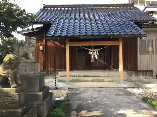 神明社の山門