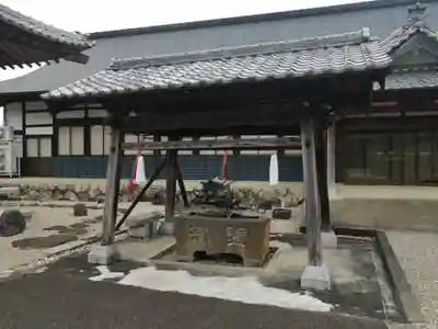 渭信寺の手水舎