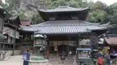 宝山寺の本殿