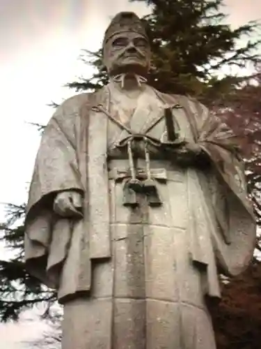 南湖神社の像