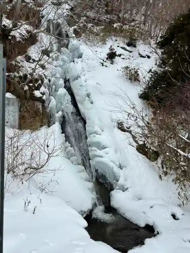 大岩稲荷神社の{uncategorized: "未分類", other: "その他", undefined: "問題あり", building: "その他建物", grave: "お墓", sacred_gate: "鳥居", guardian: "狛犬", statue: "像", buddha: "仏像", history: "歴史", nature: "自然", garden: "庭園", animal: "動物", pagoda: "塔", temizu: "手水舎", mountain_gate: "山門・神門", sanctuary: "本殿・本堂", subordinate: "末社・摂社", art: "芸術", scenery: "景色", jizo: "地蔵", ema: "絵馬", goshuin: "御朱印", omikuji: "おみくじ", items: "授与品その他", amulet: "お守り", goshuincho: "御朱印帳", eats: "食事", festival: "お祭り", votive_dance: "神楽", shichigosan: "七五三参", wedding: "結婚式", experience: "体験その他", initially: "初詣", around: "周辺", anti_infection: "感染症対策"}