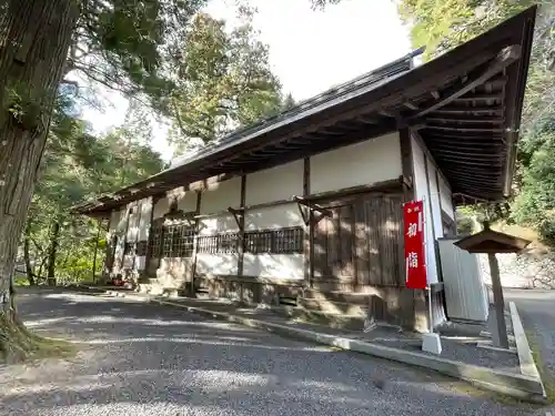 西山春日神社の建物その他