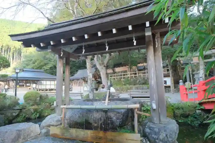 天河大辨財天社の手水舎