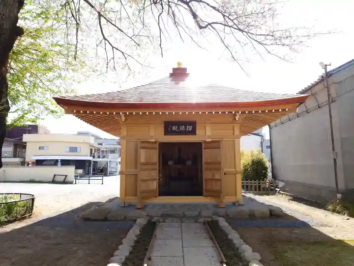 秩父札所十三番 慈眼寺の{uncategorized: "未分類", other: "その他", undefined: "問題あり", building: "その他建物", grave: "お墓", sacred_gate: "鳥居", guardian: "狛犬", statue: "像", buddha: "仏像", history: "歴史", nature: "自然", garden: "庭園", animal: "動物", pagoda: "塔", temizu: "手水舎", mountain_gate: "山門・神門", sanctuary: "本殿・本堂", subordinate: "末社・摂社", art: "芸術", scenery: "景色", jizo: "地蔵", ema: "絵馬", goshuin: "御朱印", omikuji: "おみくじ", items: "授与品その他", amulet: "お守り", goshuincho: "御朱印帳", eats: "食事", festival: "お祭り", votive_dance: "神楽", shichigosan: "七五三参", wedding: "結婚式", experience: "体験その他", initially: "初詣", around: "周辺", anti_infection: "感染症対策"}