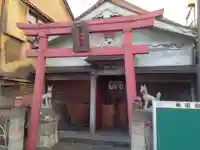 豊川稲荷の鳥居