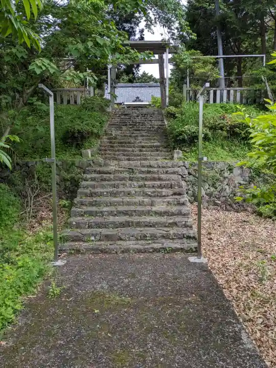 春日神社(南濃町徳田)の{uncategorized: "未分類", other: "その他", undefined: "問題あり", building: "その他建物", grave: "お墓", sacred_gate: "鳥居", guardian: "狛犬", statue: "像", buddha: "仏像", history: "歴史", nature: "自然", garden: "庭園", animal: "動物", pagoda: "塔", temizu: "手水舎", mountain_gate: "山門・神門", sanctuary: "本殿・本堂", subordinate: "末社・摂社", art: "芸術", scenery: "景色", jizo: "地蔵", ema: "絵馬", goshuin: "御朱印", omikuji: "おみくじ", items: "授与品その他", amulet: "お守り", goshuincho: "御朱印帳", eats: "食事", festival: "お祭り", votive_dance: "神楽", shichigosan: "七五三参", wedding: "結婚式", experience: "体験その他", initially: "初詣", around: "周辺", anti_infection: "感染症対策"}