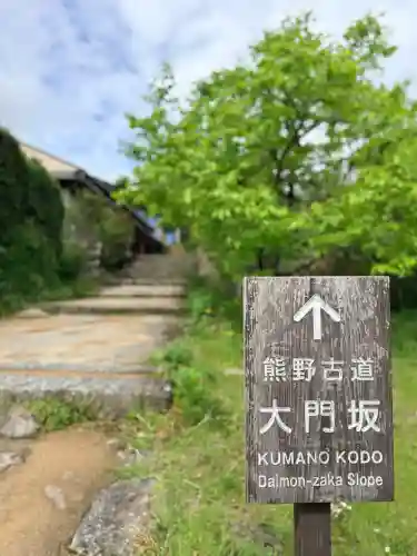 熊野那智大社の{uncategorized: "未分類", other: "その他", undefined: "問題あり", building: "その他建物", grave: "お墓", sacred_gate: "鳥居", guardian: "狛犬", statue: "像", buddha: "仏像", history: "歴史", nature: "自然", garden: "庭園", animal: "動物", pagoda: "塔", temizu: "手水舎", mountain_gate: "山門・神門", sanctuary: "本殿・本堂", subordinate: "末社・摂社", art: "芸術", scenery: "景色", jizo: "地蔵", ema: "絵馬", goshuin: "御朱印", omikuji: "おみくじ", items: "授与品その他", amulet: "お守り", goshuincho: "御朱印帳", eats: "食事", festival: "お祭り", votive_dance: "神楽", shichigosan: "七五三参", wedding: "結婚式", experience: "体験その他", initially: "初詣", around: "周辺", anti_infection: "感染症対策"}